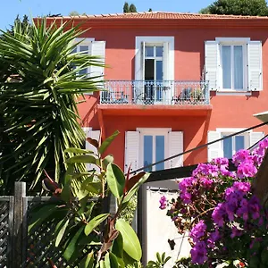 https://hotel-la-villa-patricia.fr-provencehotel.com