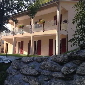 3* Couette-café De Servant Roulottes Et D'hôtes
